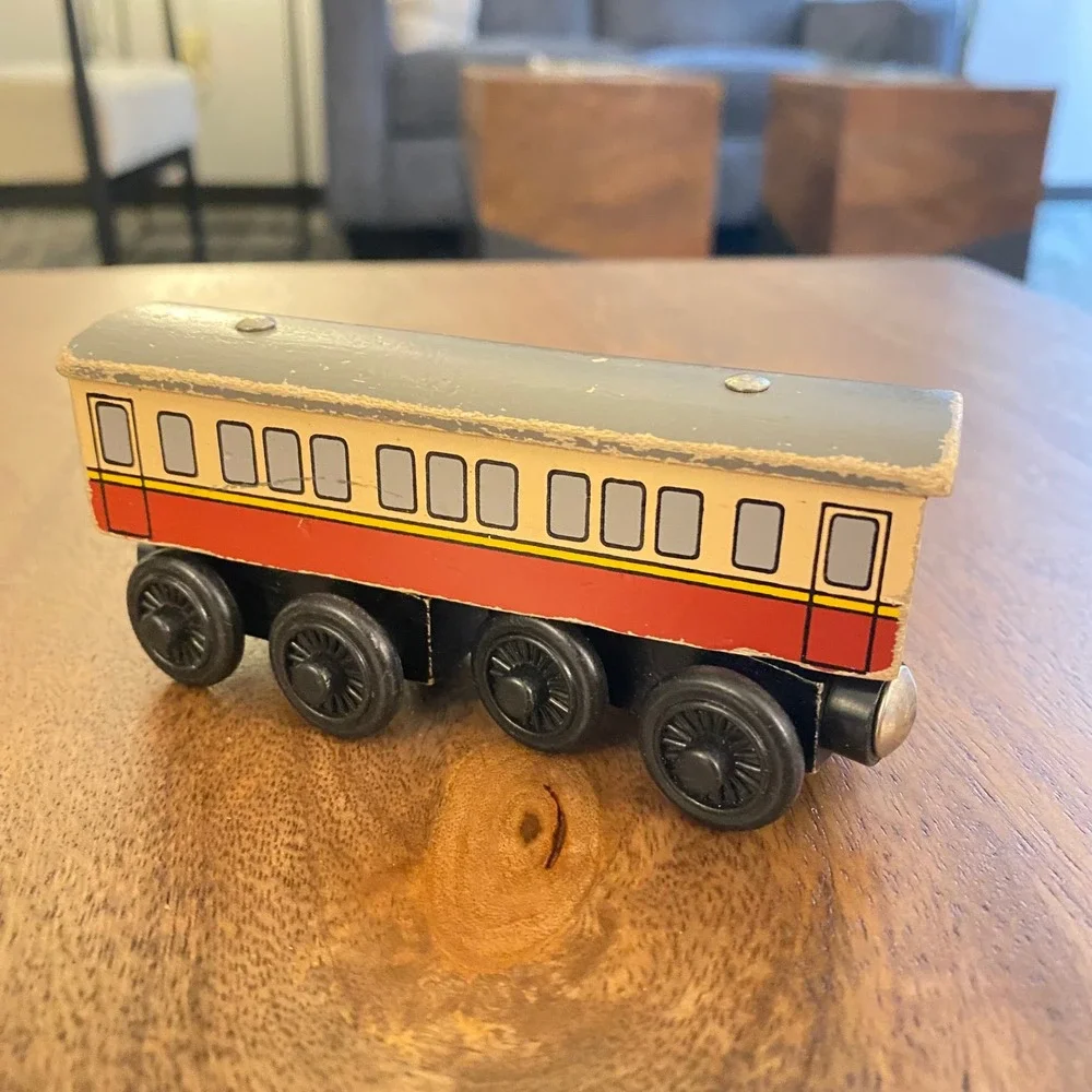 Thomas & Friends Wooden‎ Railway Tank Engine Train Express Coach Car 2003